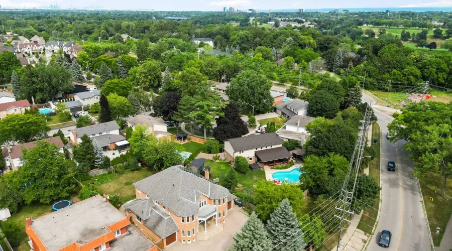 2339 Glengarry Rd, Mississauga, Ontario, L5C 1Y1, Canada, 5 Bedrooms Bedrooms, ,6 BathroomsBathrooms,Residential,For Sale,Glengarry Rd,1687896