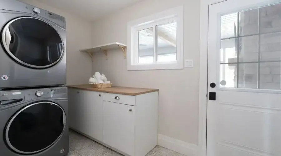 1096 Westbrook Rd, Hamilton, Ontario, L0R 2A0, Canada, 7 Bedrooms Bedrooms, ,8 BathroomsBathrooms,Residential,For Sale,Westbrook Rd,1688891