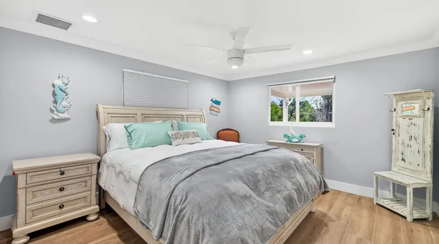 1825 Middle Gulf Drive, Sanibel, Florida, 33957, United States, 3 Bedrooms Bedrooms, 11 Rooms Rooms,2 BathroomsBathrooms,Residential,For Sale,Middle Gulf,1692345