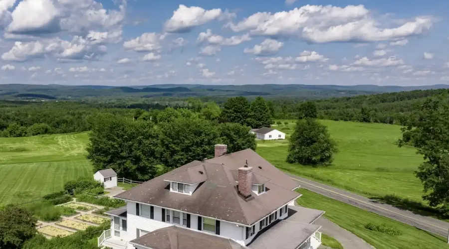 1669 Silver Street, Sheffield, Massachusetts, United States, 4 Bedrooms Bedrooms, 10 Rooms Rooms,5 BathroomsBathrooms,Residential,For Sale,Silver,1696180