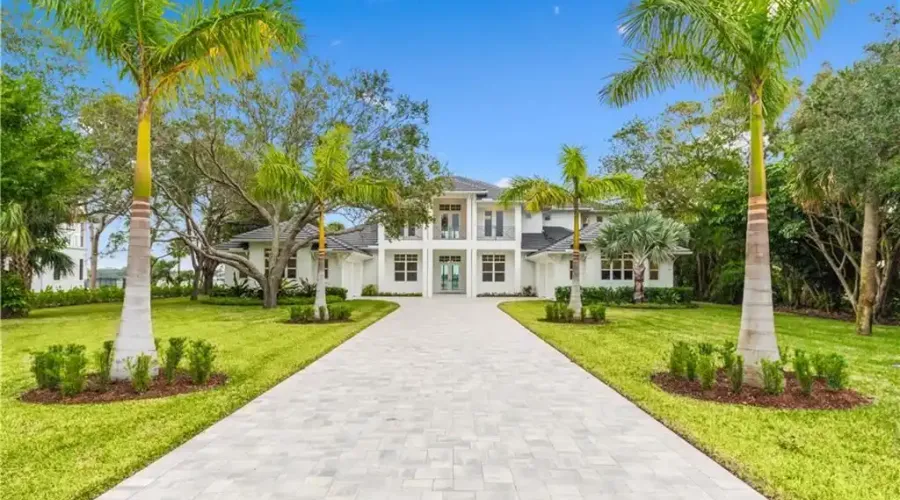 505 SE Saint Lucie Boulevard, Stuart, Florida, 34996, United States, 4 Bedrooms Bedrooms, ,6 BathroomsBathrooms,Residential,For Sale,505 SE Saint Lucie Boulevard,1697625