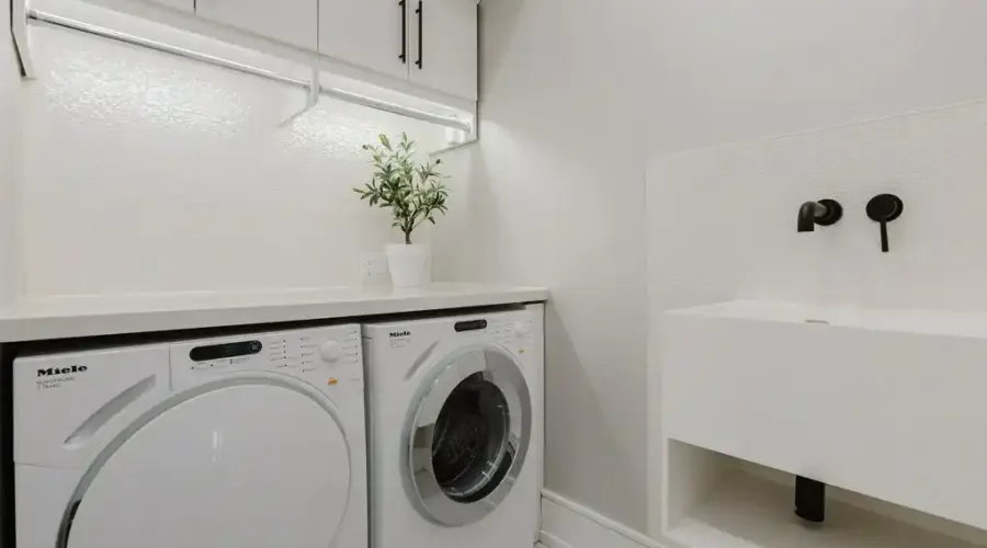 129 Beaconsfield Ave, Toronto, Ontario, M6J 3J5, Canada, 4 Bedrooms Bedrooms, ,5 BathroomsBathrooms,Residential,For Sale,Beaconsfield Ave,1705679