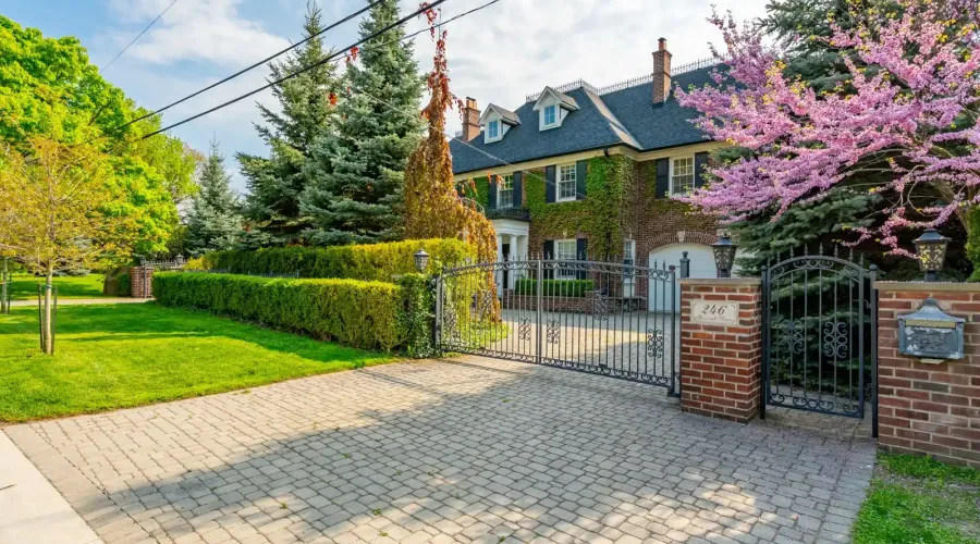 246 Riverside Dr, toronto, Ontario, M6S 4A9, Canada, 6 Bedrooms Bedrooms, ,6 BathroomsBathrooms,Residential,For Sale,Riverside Dr,1714131