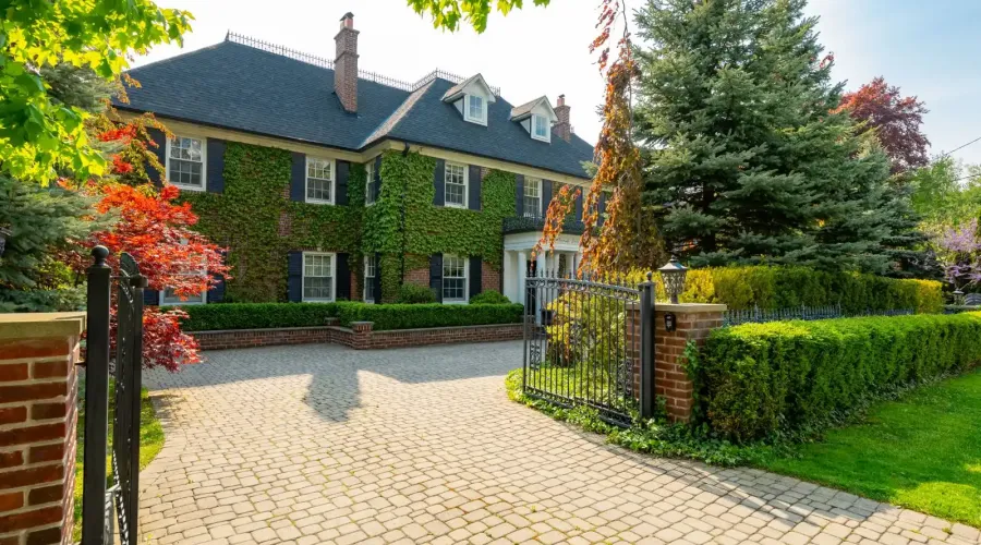 246 Riverside Dr, toronto, Ontario, M6S 4A9, Canada, 6 Bedrooms Bedrooms, ,6 BathroomsBathrooms,Residential,For Sale,Riverside Dr,1714131
