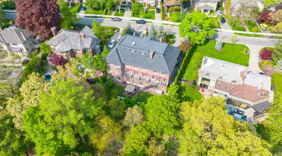 246 Riverside Dr, toronto, Ontario, M6S 4A9, Canada, 6 Bedrooms Bedrooms, ,6 BathroomsBathrooms,Residential,For Sale,Riverside Dr,1714131