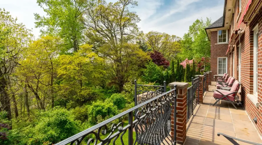 246 Riverside Dr, toronto, Ontario, M6S 4A9, Canada, 6 Bedrooms Bedrooms, ,6 BathroomsBathrooms,Residential,For Sale,Riverside Dr,1714131