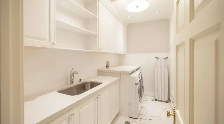 246 Riverside Dr, toronto, Ontario, M6S 4A9, Canada, 6 Bedrooms Bedrooms, ,6 BathroomsBathrooms,Residential,For Sale,Riverside Dr,1714131