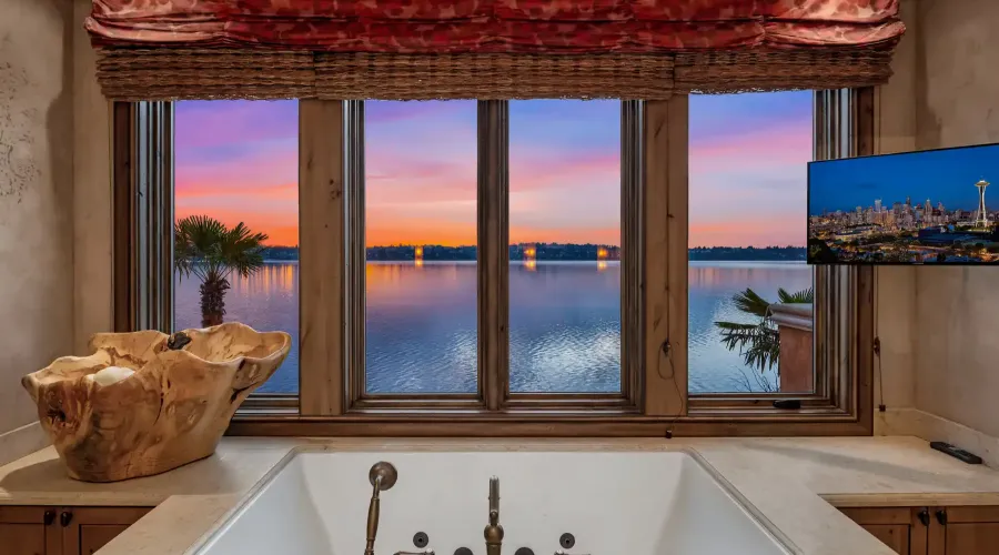 Address not available!, 3 Bedrooms Bedrooms, ,4 BathroomsBathrooms,Waterfront,For Sale,W Mercer Way,1719223