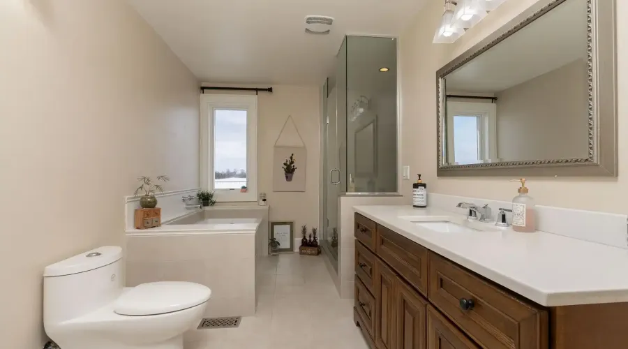 1046 Concession 6 Rd W, Hamilton, Ontario, L0R 1V0, Canada, 5 Bedrooms Bedrooms, ,7 BathroomsBathrooms,Residential,For Sale,Concession 6 Rd W,1731317