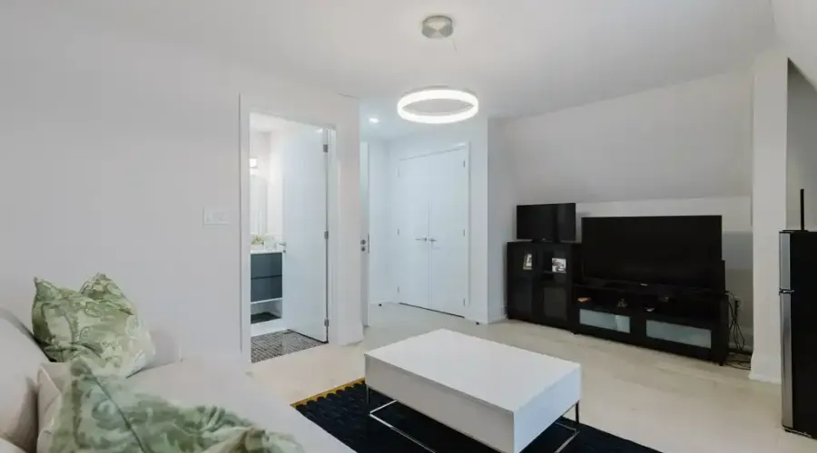 11A Maple Ave N, Mississauga, Ontario, L5H 2R9, Canada, 4 Bedrooms Bedrooms, ,6 BathroomsBathrooms,Residential,For Sale,Maple Ave N,1732494