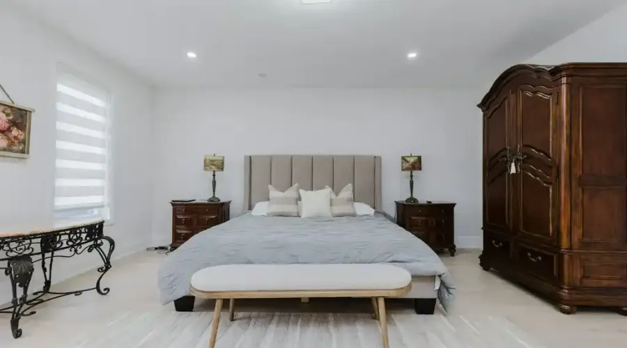 11A Maple Ave N, Mississauga, Ontario, L5H 2R9, Canada, 4 Bedrooms Bedrooms, ,6 BathroomsBathrooms,Residential,For Sale,Maple Ave N,1732494