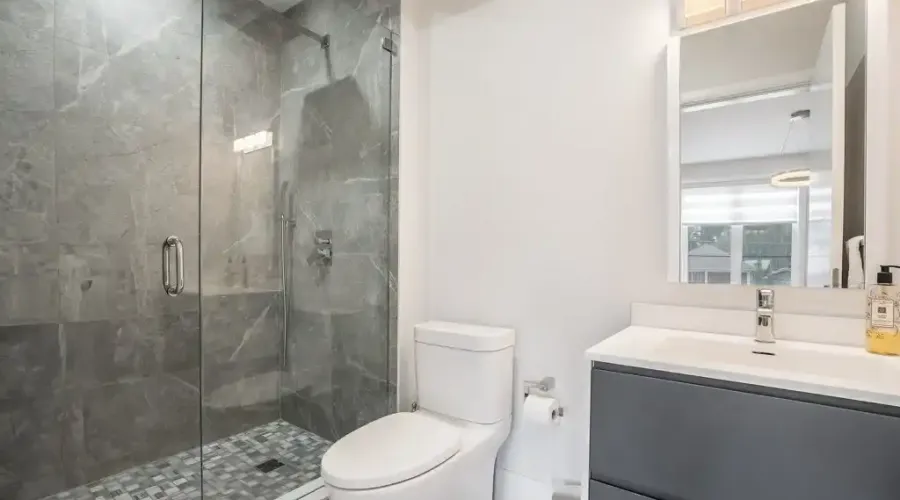11A Maple Ave N, Mississauga, Ontario, L5H 2R9, Canada, 4 Bedrooms Bedrooms, ,6 BathroomsBathrooms,Residential,For Sale,Maple Ave N,1732494