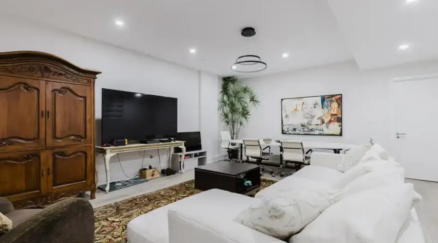 11A Maple Ave N, Mississauga, Ontario, L5H 2R9, Canada, 4 Bedrooms Bedrooms, ,6 BathroomsBathrooms,Residential,For Sale,Maple Ave N,1732494