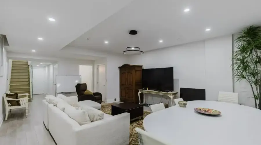 11A Maple Ave N, Mississauga, Ontario, L5H 2R9, Canada, 4 Bedrooms Bedrooms, ,6 BathroomsBathrooms,Residential,For Sale,Maple Ave N,1732494