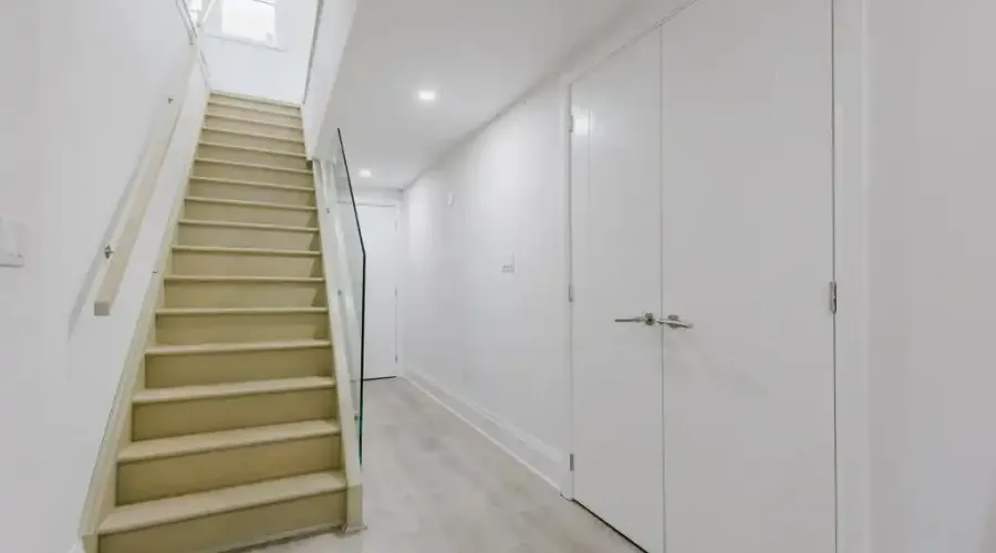 11A Maple Ave N, Mississauga, Ontario, L5H 2R9, Canada, 4 Bedrooms Bedrooms, ,6 BathroomsBathrooms,Residential,For Sale,Maple Ave N,1732494