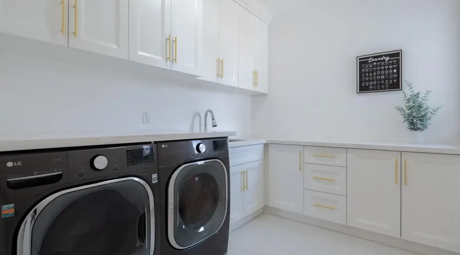 2554 Liruma Rd, Mississauga, Ontario, L5K 1Y6, Canada, 4 Bedrooms Bedrooms, ,7 BathroomsBathrooms,Residential,For Sale,Liruma Rd,1741200