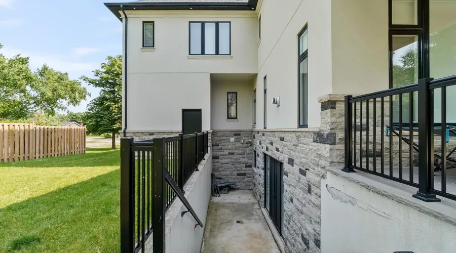 2554 Liruma Rd, Mississauga, Ontario, L5K 1Y6, Canada, 4 Bedrooms Bedrooms, ,7 BathroomsBathrooms,Residential,For Sale,Liruma Rd,1741200