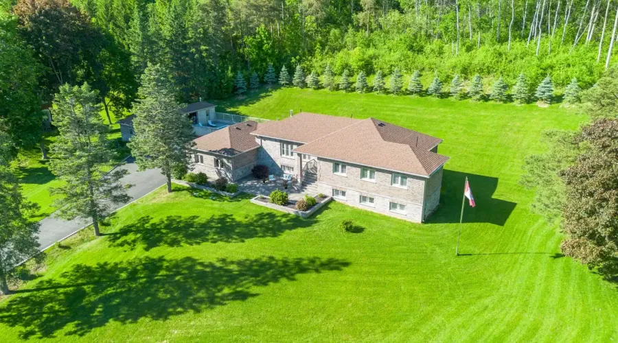 395 King St E, Caledon, Ontario, L7E 3K2, Canada, 3 Bedrooms Bedrooms, ,4 BathroomsBathrooms,Residential,For Sale,King St E,1745338
