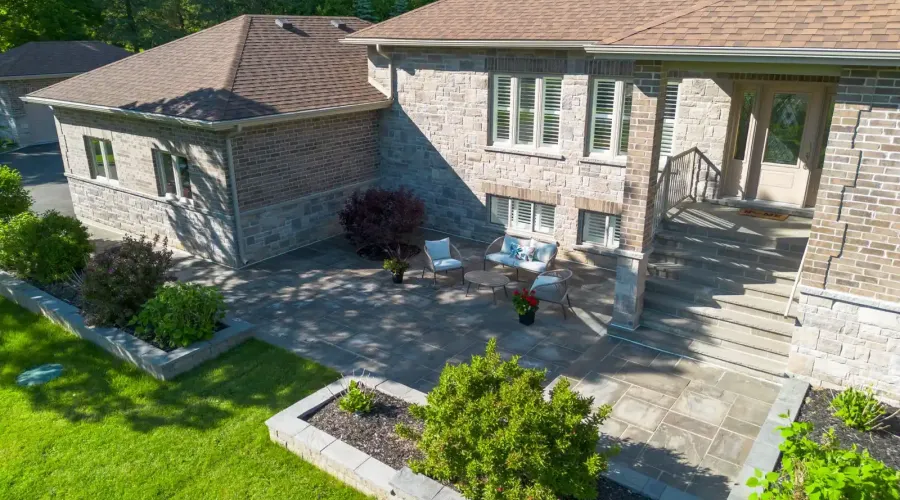 395 King St E, Caledon, Ontario, L7E 3K2, Canada, 3 Bedrooms Bedrooms, ,4 BathroomsBathrooms,Residential,For Sale,King St E,1745338