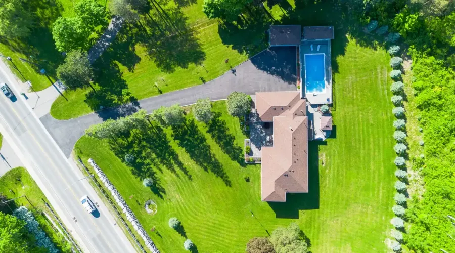 395 King St E, Caledon, Ontario, L7E 3K2, Canada, 3 Bedrooms Bedrooms, ,4 BathroomsBathrooms,Residential,For Sale,King St E,1745338
