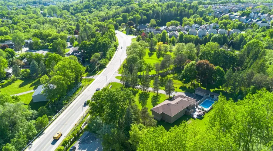 395 King St E, Caledon, Ontario, L7E 3K2, Canada, 3 Bedrooms Bedrooms, ,4 BathroomsBathrooms,Residential,For Sale,King St E,1745338