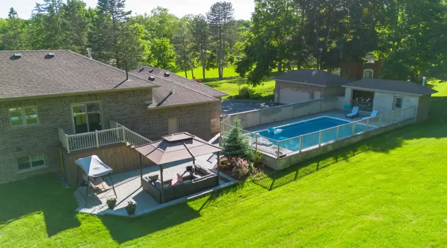 395 King St E, Caledon, Ontario, L7E 3K2, Canada, 3 Bedrooms Bedrooms, ,4 BathroomsBathrooms,Residential,For Sale,King St E,1745338