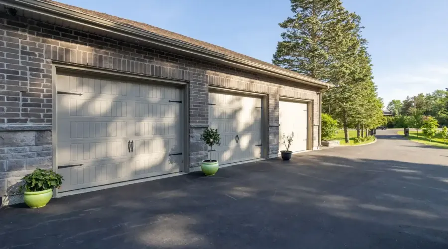 395 King St E, Caledon, Ontario, L7E 3K2, Canada, 3 Bedrooms Bedrooms, ,4 BathroomsBathrooms,Residential,For Sale,King St E,1745338
