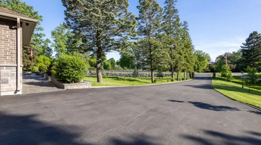 395 King St E, Caledon, Ontario, L7E 3K2, Canada, 3 Bedrooms Bedrooms, ,4 BathroomsBathrooms,Residential,For Sale,King St E,1745338