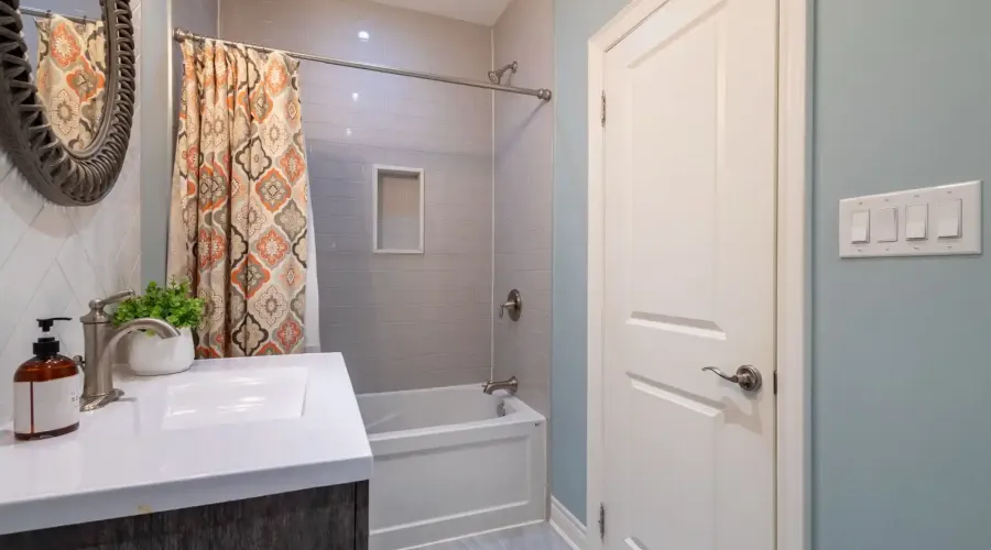 395 King St E, Caledon, Ontario, L7E 3K2, Canada, 3 Bedrooms Bedrooms, ,4 BathroomsBathrooms,Residential,For Sale,King St E,1745338