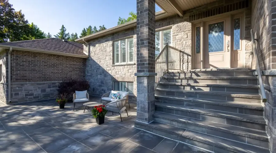 395 King St E, Caledon, Ontario, L7E 3K2, Canada, 3 Bedrooms Bedrooms, ,4 BathroomsBathrooms,Residential,For Sale,King St E,1745338