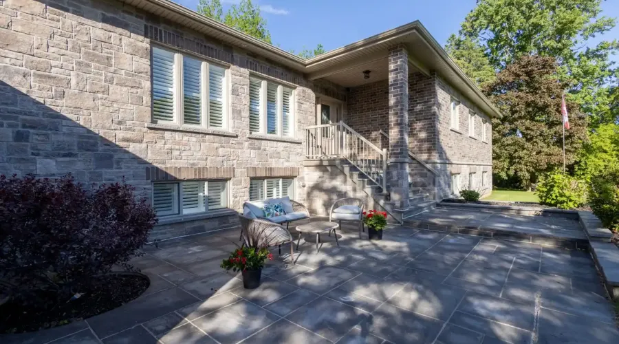 395 King St E, Caledon, Ontario, L7E 3K2, Canada, 3 Bedrooms Bedrooms, ,4 BathroomsBathrooms,Residential,For Sale,King St E,1745338