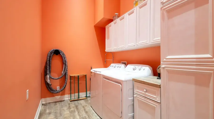 395 King St E, Caledon, Ontario, L7E 3K2, Canada, 3 Bedrooms Bedrooms, ,4 BathroomsBathrooms,Residential,For Sale,King St E,1745338