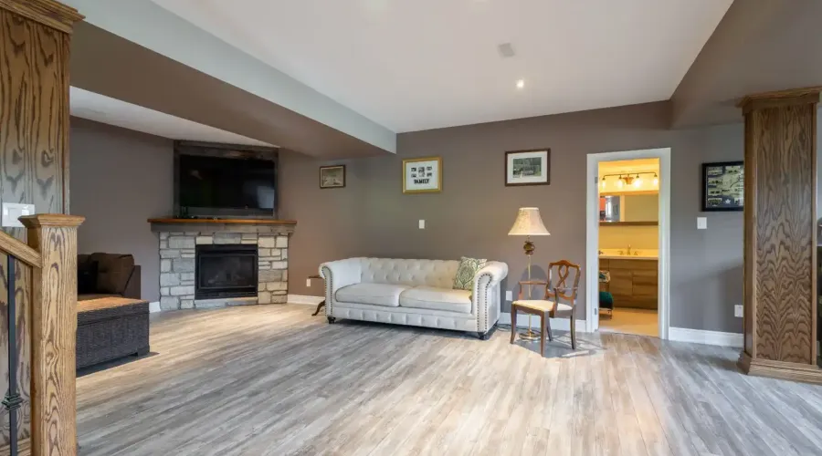 395 King St E, Caledon, Ontario, L7E 3K2, Canada, 3 Bedrooms Bedrooms, ,4 BathroomsBathrooms,Residential,For Sale,King St E,1745338