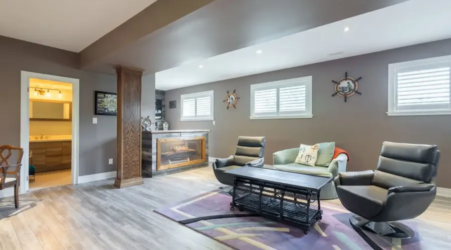 395 King St E, Caledon, Ontario, L7E 3K2, Canada, 3 Bedrooms Bedrooms, ,4 BathroomsBathrooms,Residential,For Sale,King St E,1745338