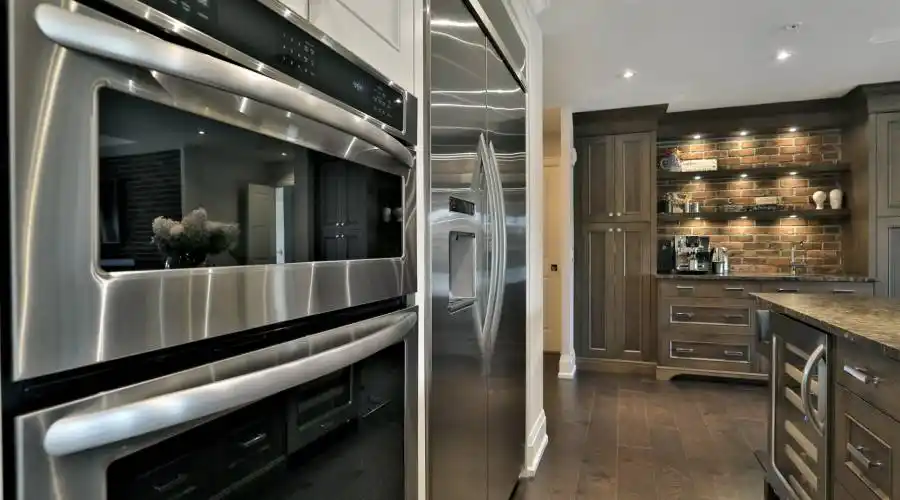 205 Lakeshore Rd West #308,Oakville,L6K 0H8,Canada,3 Bedrooms Bedrooms,5 Rooms Rooms,2 BathroomsBathrooms,Condo,Lakeshore Rd West #308,170974
