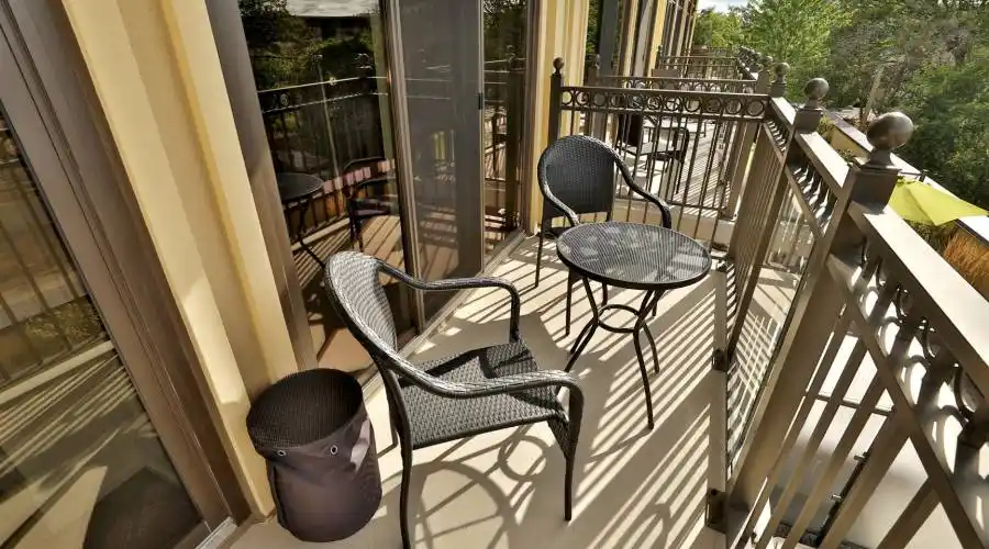 205 Lakeshore Rd West #308,Oakville,L6K 0H8,Canada,3 Bedrooms Bedrooms,5 Rooms Rooms,2 BathroomsBathrooms,Condo,Lakeshore Rd West #308,170974