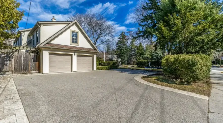 3325 Lakeshore Rd, Burlington, Ontario, L7N 1B1, Canada, 5 Bedrooms Bedrooms, ,4 BathroomsBathrooms,Residential,For Sale,Lakeshore Rd,1753403