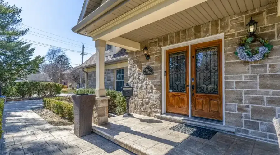 3325 Lakeshore Rd, Burlington, Ontario, L7N 1B1, Canada, 5 Bedrooms Bedrooms, ,4 BathroomsBathrooms,Residential,For Sale,Lakeshore Rd,1753403