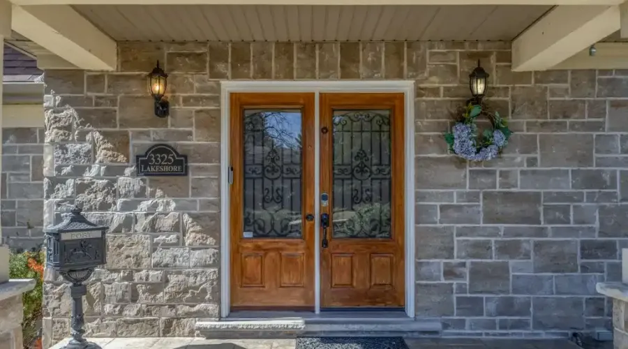 3325 Lakeshore Rd, Burlington, Ontario, L7N 1B1, Canada, 5 Bedrooms Bedrooms, ,4 BathroomsBathrooms,Residential,For Sale,Lakeshore Rd,1753403
