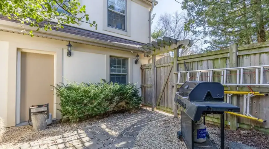 3325 Lakeshore Rd, Burlington, Ontario, L7N 1B1, Canada, 5 Bedrooms Bedrooms, ,4 BathroomsBathrooms,Residential,For Sale,Lakeshore Rd,1753403