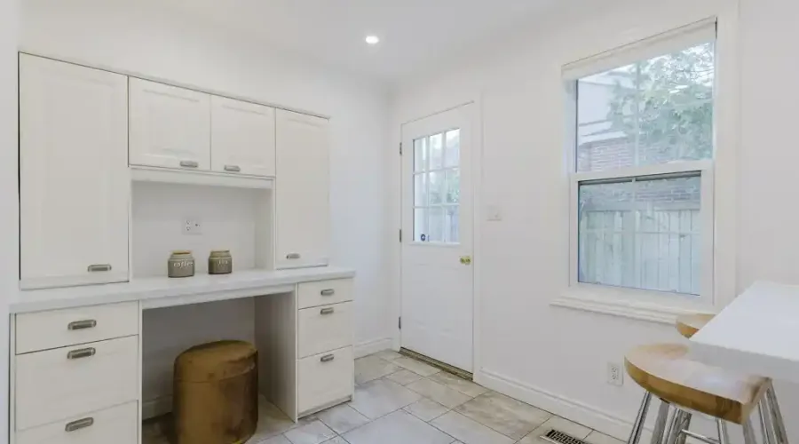 3325 Lakeshore Rd, Burlington, Ontario, L7N 1B1, Canada, 5 Bedrooms Bedrooms, ,4 BathroomsBathrooms,Residential,For Sale,Lakeshore Rd,1753403
