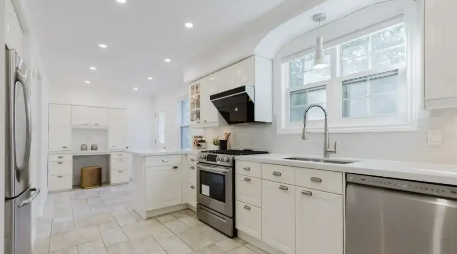3325 Lakeshore Rd, Burlington, Ontario, L7N 1B1, Canada, 5 Bedrooms Bedrooms, ,4 BathroomsBathrooms,Residential,For Sale,Lakeshore Rd,1753403