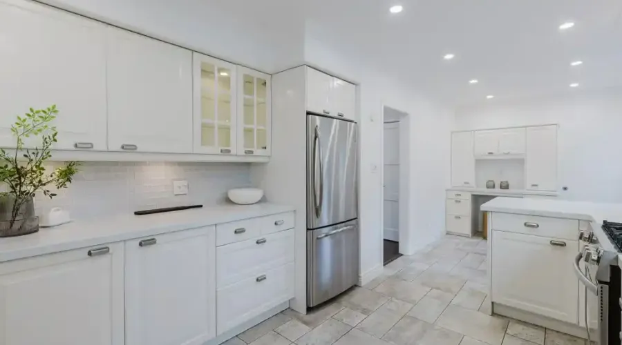 3325 Lakeshore Rd, Burlington, Ontario, L7N 1B1, Canada, 5 Bedrooms Bedrooms, ,4 BathroomsBathrooms,Residential,For Sale,Lakeshore Rd,1753403
