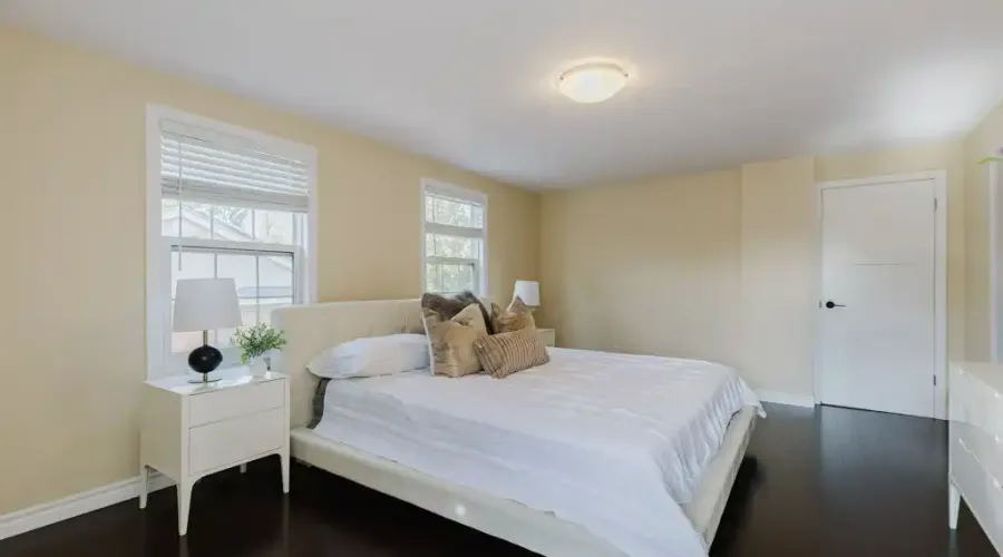 3325 Lakeshore Rd, Burlington, Ontario, L7N 1B1, Canada, 5 Bedrooms Bedrooms, ,4 BathroomsBathrooms,Residential,For Sale,Lakeshore Rd,1753403