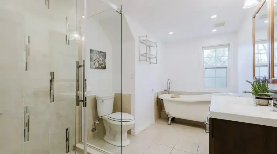 3325 Lakeshore Rd, Burlington, Ontario, L7N 1B1, Canada, 5 Bedrooms Bedrooms, ,4 BathroomsBathrooms,Residential,For Sale,Lakeshore Rd,1753403