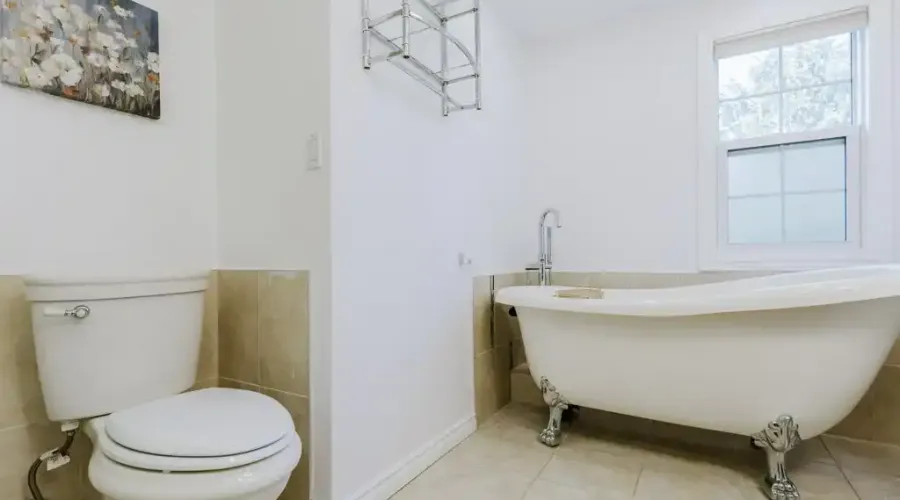 3325 Lakeshore Rd, Burlington, Ontario, L7N 1B1, Canada, 5 Bedrooms Bedrooms, ,4 BathroomsBathrooms,Residential,For Sale,Lakeshore Rd,1753403