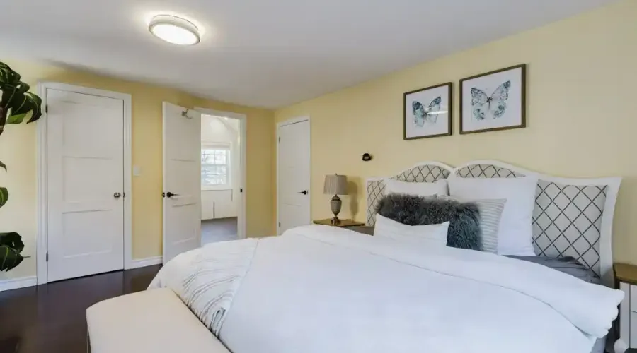 3325 Lakeshore Rd, Burlington, Ontario, L7N 1B1, Canada, 5 Bedrooms Bedrooms, ,4 BathroomsBathrooms,Residential,For Sale,Lakeshore Rd,1753403