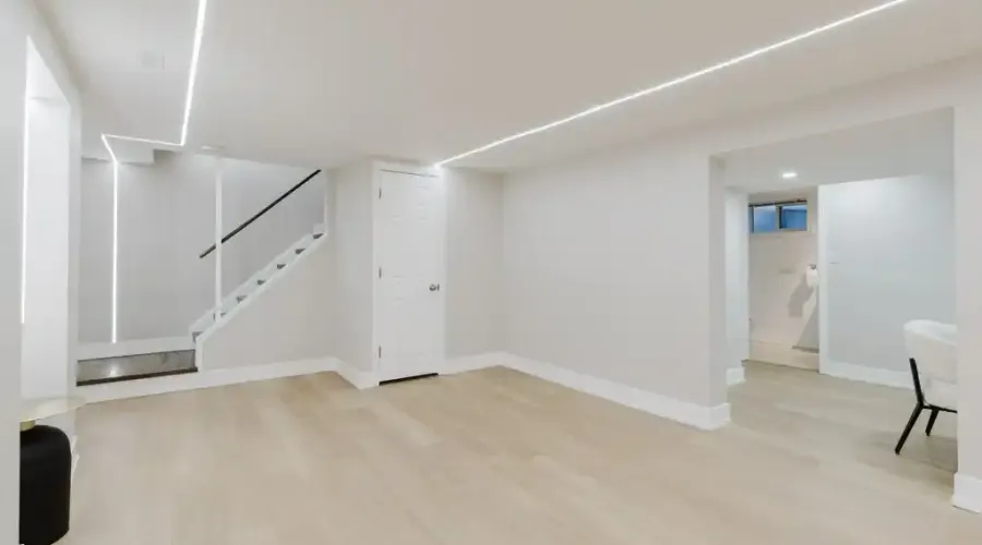 3325 Lakeshore Rd, Burlington, Ontario, L7N 1B1, Canada, 5 Bedrooms Bedrooms, ,4 BathroomsBathrooms,Residential,For Sale,Lakeshore Rd,1753403