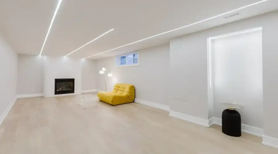 3325 Lakeshore Rd, Burlington, Ontario, L7N 1B1, Canada, 5 Bedrooms Bedrooms, ,4 BathroomsBathrooms,Residential,For Sale,Lakeshore Rd,1753403