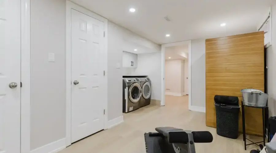 3325 Lakeshore Rd, Burlington, Ontario, L7N 1B1, Canada, 5 Bedrooms Bedrooms, ,4 BathroomsBathrooms,Residential,For Sale,Lakeshore Rd,1753403